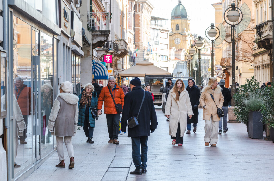 Ilustrativna pješaci Korzo-8494