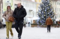 Rijeka: Građani na Korzu u šetnji prije nego temperature padnu ispod nule