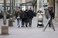 Rijeka: Građani na Korzu u šetnji prije nego temperature padnu ispod nule