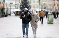 Rijeka: Građani na Korzu u šetnji prije nego temperature padnu ispod nule