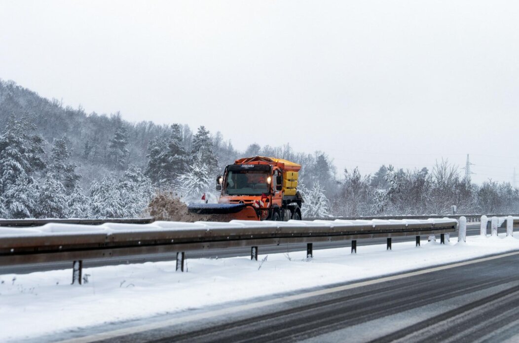 Zimski uvjeti na A1 između čvora Otočac i Gospić