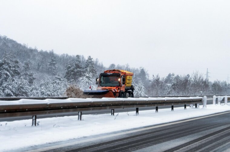 Zimski uvjeti na A1 između čvora Otočac i Gospić