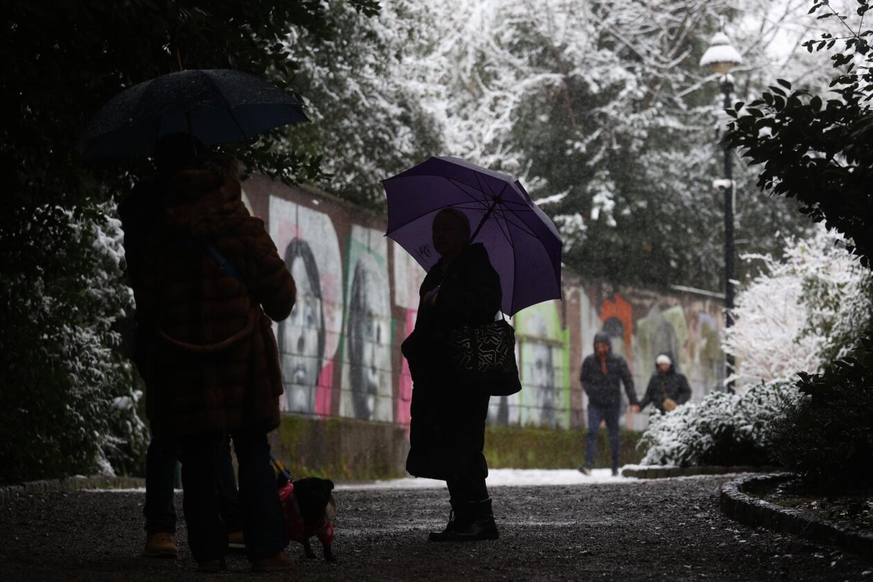 Opatija i okolica prekriveni su snijegom koji pada od jutarnjih sati