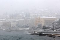 Opatija i okolica prekriveni su snijegom koji pada od jutarnjih sati