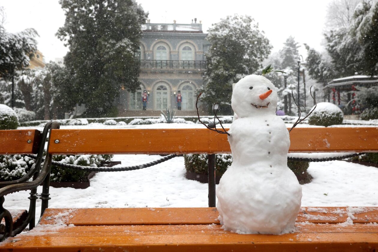 Opatija i okolica prekriveni su snijegom koji pada od jutarnjih sati