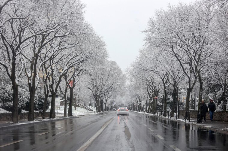 Opatija i okolica prekriveni su snijegom koji pada od jutarnjih sati Opatija i okolica prekriveni su snijegom koji pada od jutarnjih sati