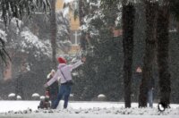 Opatija i okolica prekriveni su snijegom koji pada od jutarnjih sati