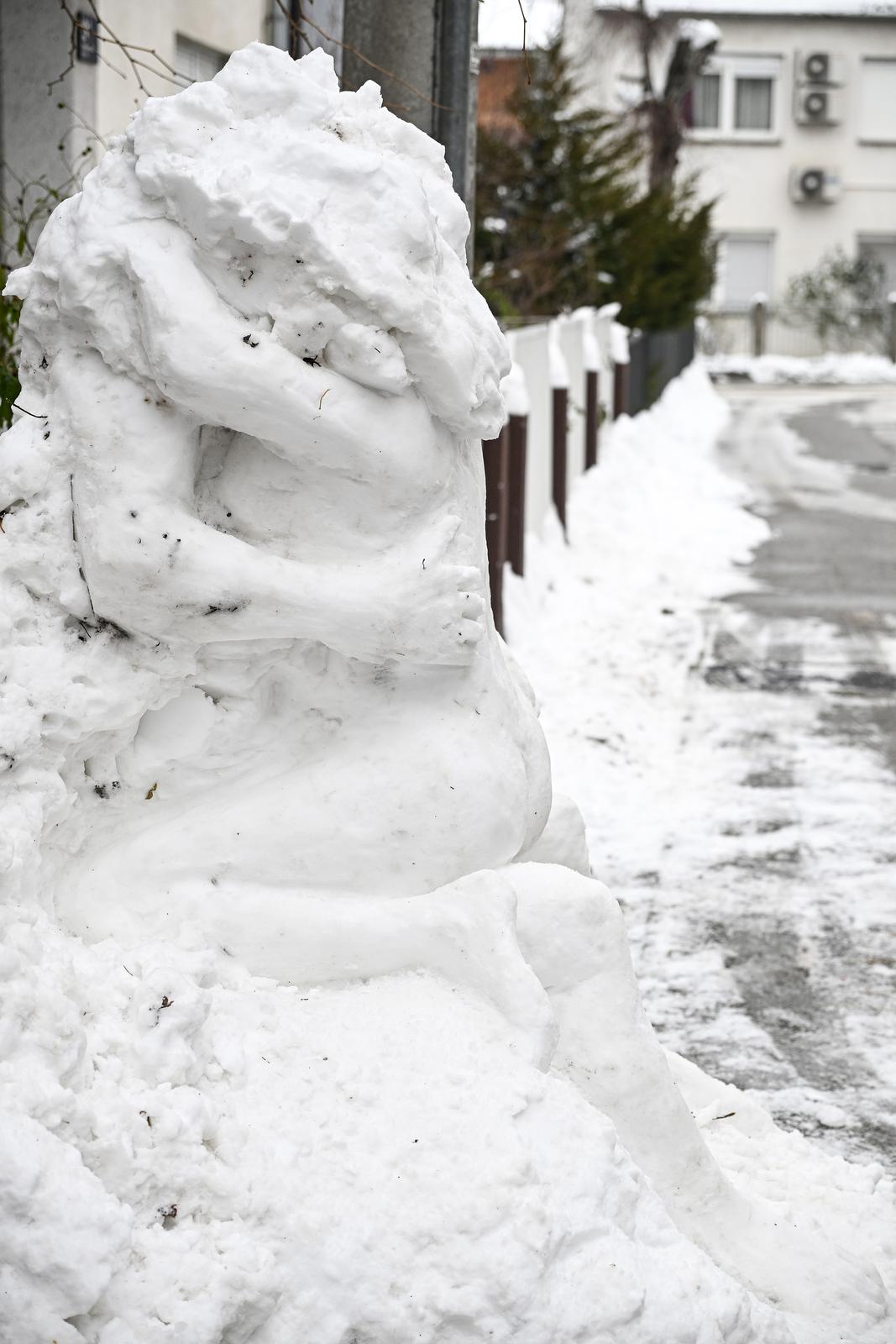 Zagreb:  Erotska skulptura od snijega