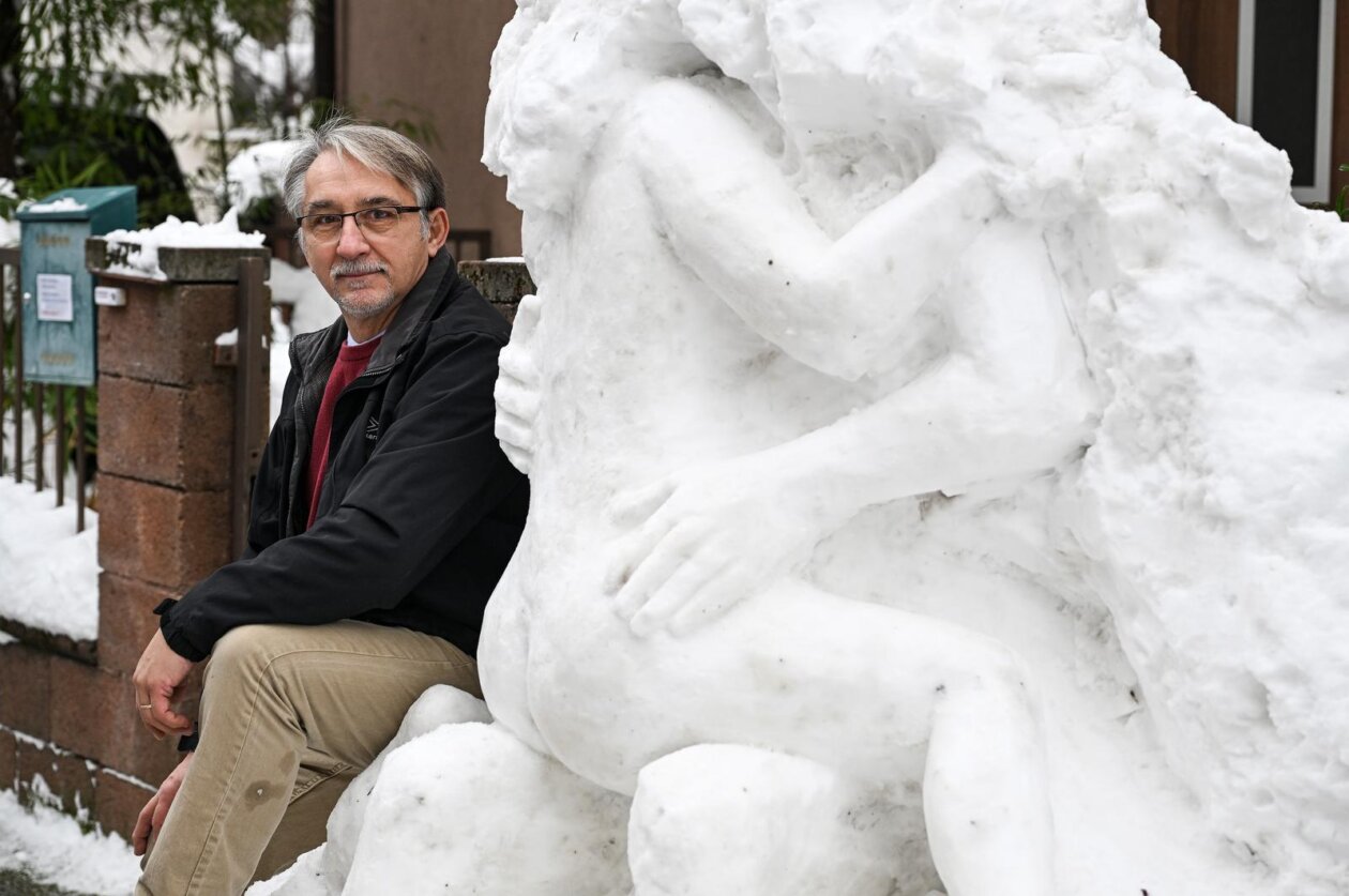 Zagreb:  Erotska skulptura od snijega