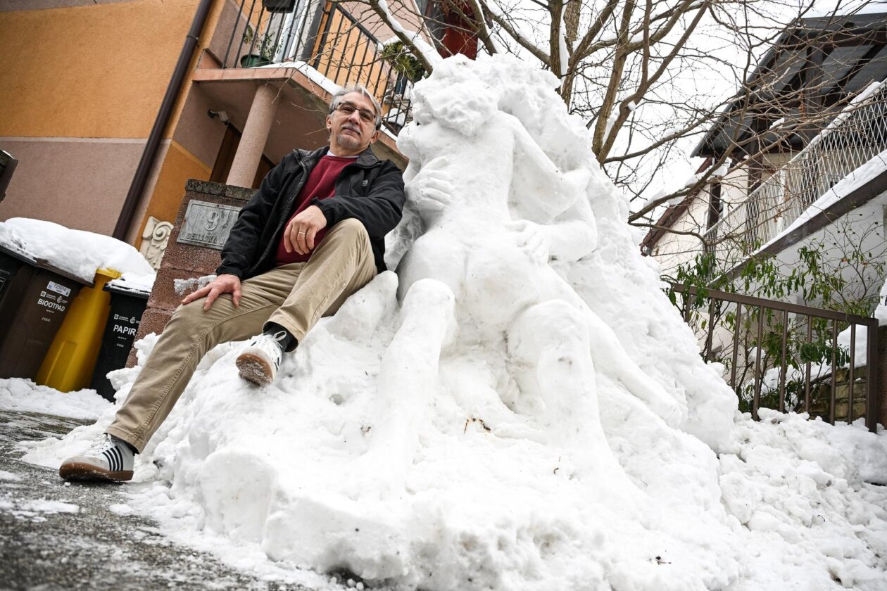 Zagreb:  Erotska skulptura od snijega