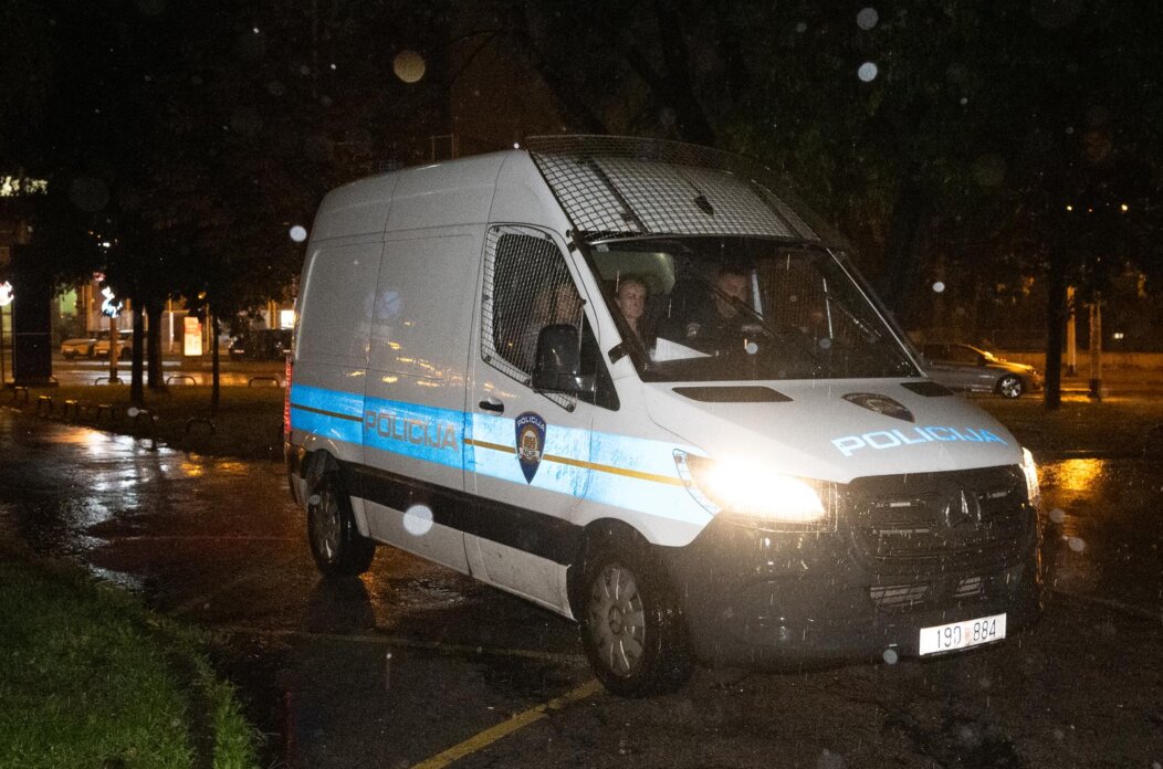 Zagreb: Dovođenje uhićenih iz Hrvatskih šuma u ured EPPO-a Zagreb: Dovođenje uhićenih iz Hrvatskih šuma u ured EPPO-a