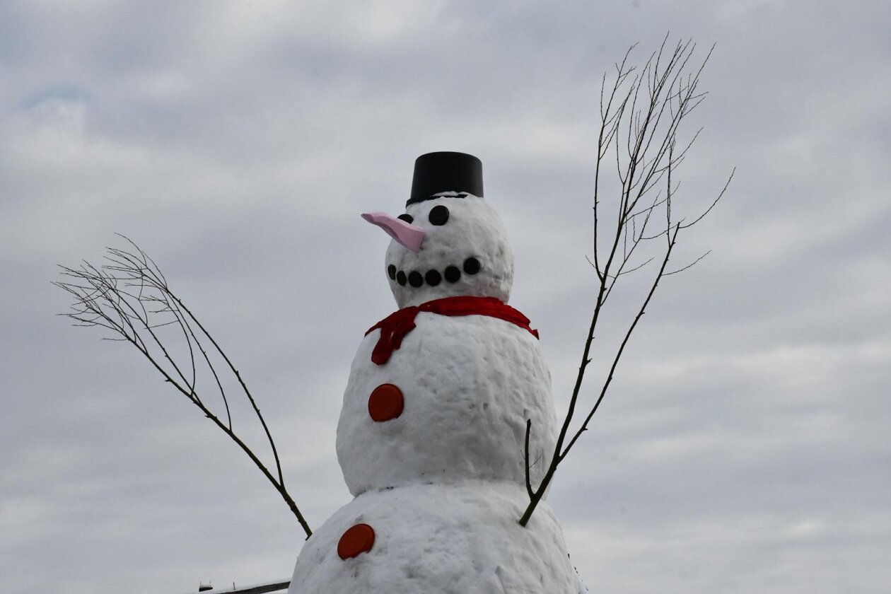 Banovci: Mještani napravili snjegovića visokog sedam i pol metara