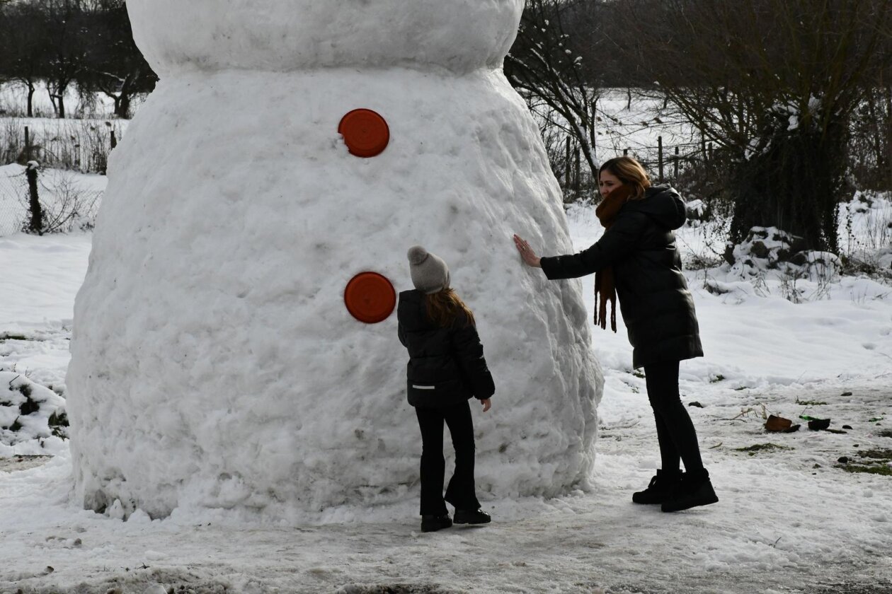 Banovci: Mještani napravili snjegovića visokog sedam i pol metara
