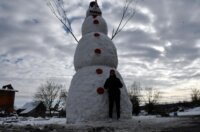 Banovci: Mještani napravili snjegovića visokog sedam i pol metara
