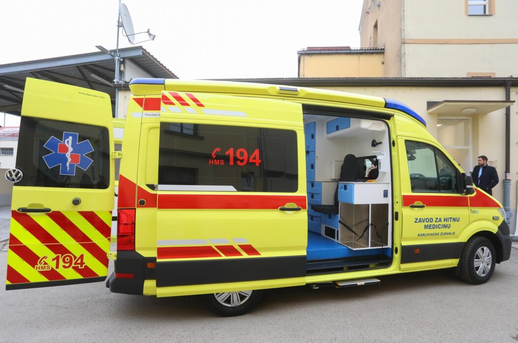 Karlovac: Uručenje novog vozila Hitnoj medicinskoj pomoći