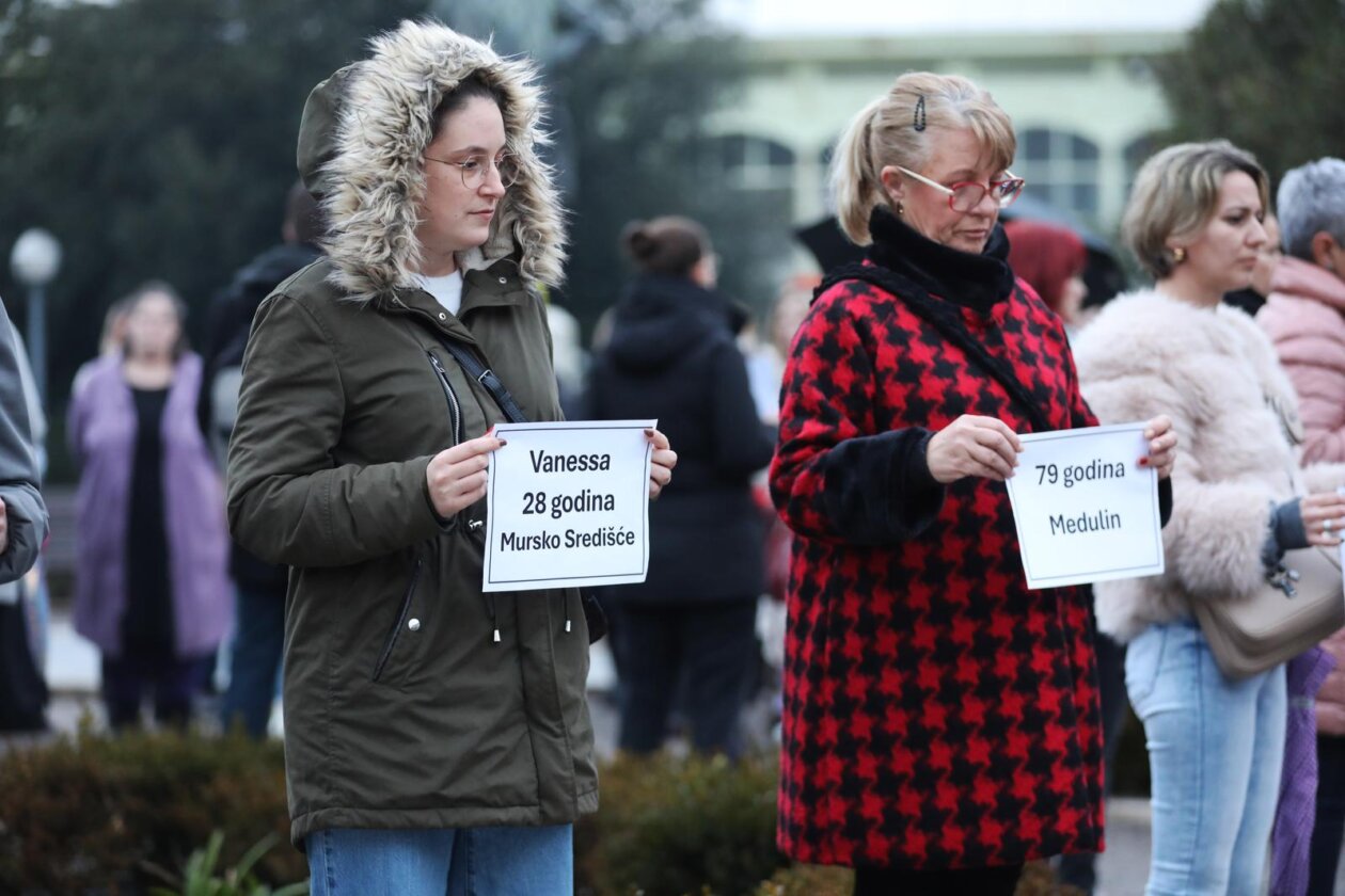 Rijeka: Okupljanje na kojem su se prisutni prisjetili svih ubijenih žena u Hrvatskoj u 2025. godini Rijeka: Okupljanje na kojem su se prisutni prisjetili svih ubijenih žena u Hrvatskoj u 2025. godini