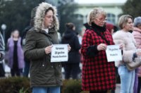 Rijeka: Okupljanje na kojem su se prisutni prisjetili svih ubijenih žena u Hrvatskoj u 2025. godini Rijeka: Okupljanje na kojem su se prisutni prisjetili svih ubijenih žena u Hrvatskoj u 2025. godini