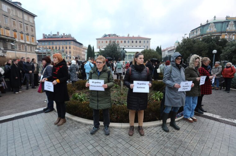 Rijeka: Okupljanje na kojem su se prisutni prisjetili svih ubijenih žena u Hrvatskoj u 2025. godini Rijeka: Okupljanje na kojem su se prisutni prisjetili svih ubijenih žena u Hrvatskoj u 2025. godini