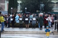 Rijeka: Okupljanje na kojem su se prisutni prisjetili svih ubijenih žena u Hrvatskoj u 2025. godini Rijeka: Okupljanje na kojem su se prisutni prisjetili svih ubijenih žena u Hrvatskoj u 2025. godini