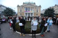 Rijeka: Okupljanje na kojem su se prisutni prisjetili svih ubijenih žena u Hrvatskoj u 2025. godini Rijeka: Okupljanje na kojem su se prisutni prisjetili svih ubijenih žena u Hrvatskoj u 2025. godini