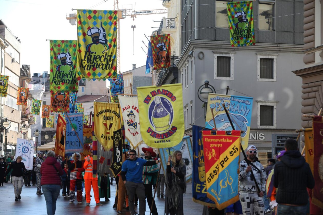 Rijeka: Parada karnevalskih zastava i predaja gradskog ključa maškarama