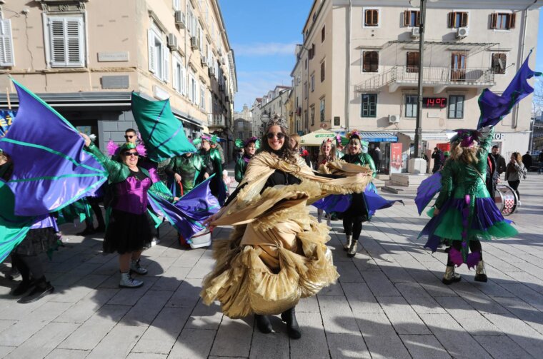 Rijeka: Parada karnevalskih zastava i predaja gradskog ključa maškarama