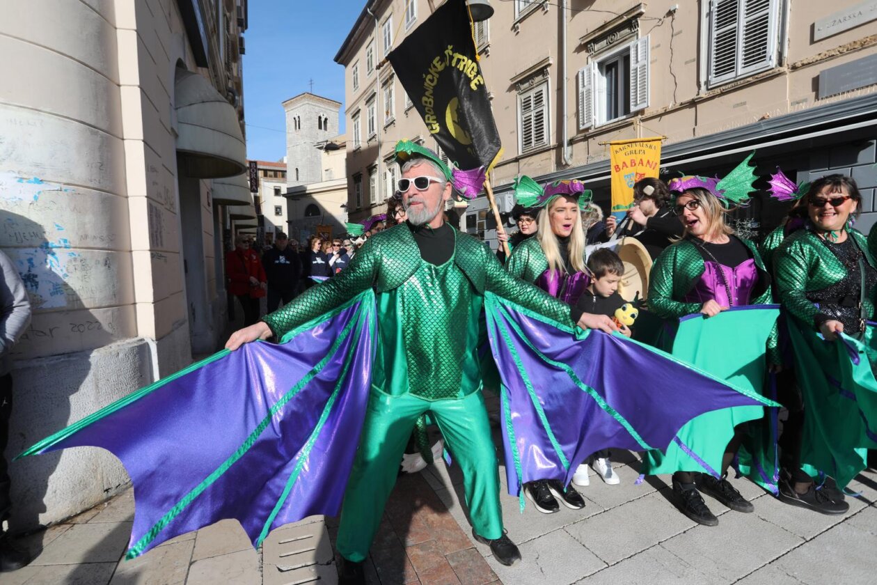 Rijeka: Parada karnevalskih zastava i predaja gradskog ključa maškarama