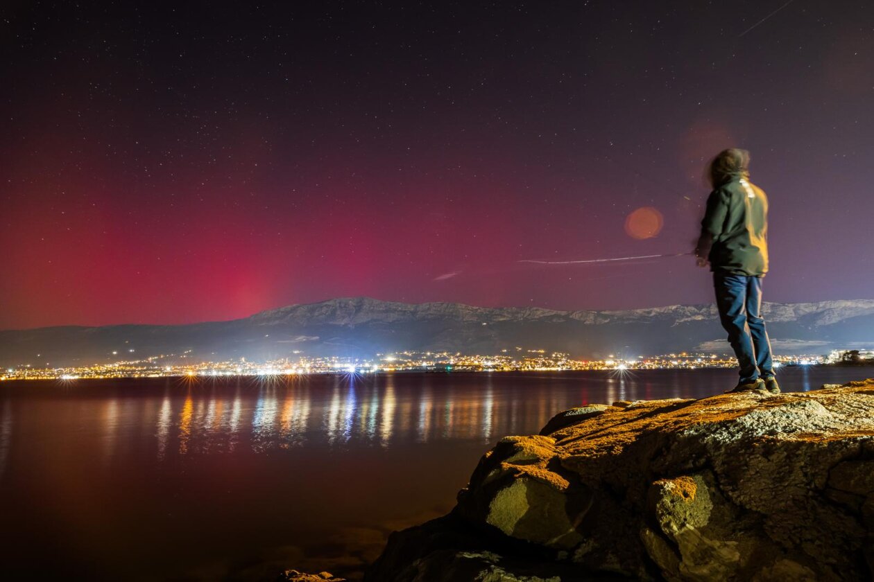 Pogled na auroru borealis iz lučice Spinut