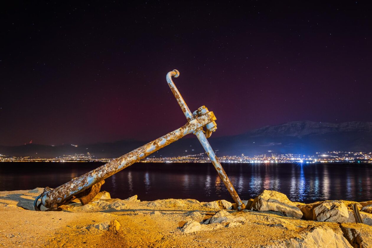 Pogled na auroru borealis iz lučice Spinut