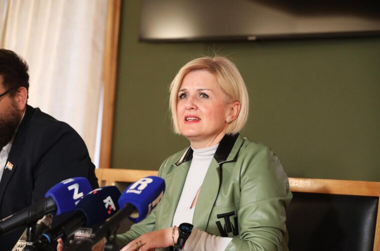 Rijeka: Konferencija gradonačelnice Ive Rinčić sa zamjenicima Vivodom i Milakovićem Rijeka: Konferencija gradonačelnice Ive Rinčić sa zamjenicima Vivodom i Milakovićem