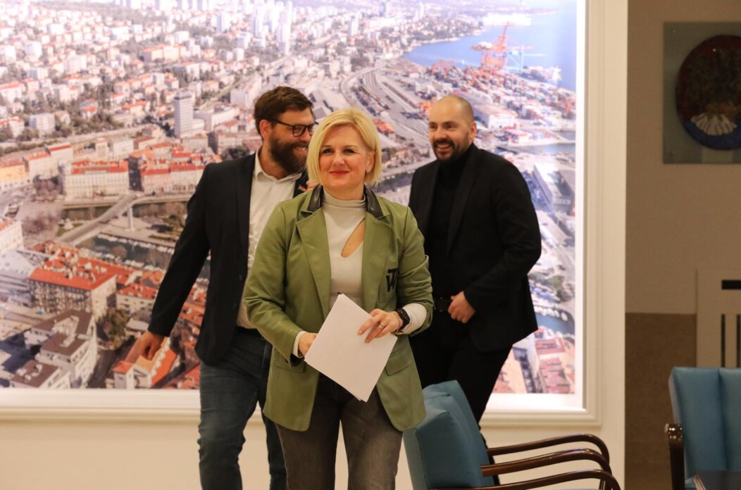 Rijeka: Konferencija gradonačelnice Ive Rinčić sa zamjenicima Vivodom i Milakovićem Rijeka: Konferencija gradonačelnice Ive Rinčić sa zamjenicima Vivodom i Milakovićem