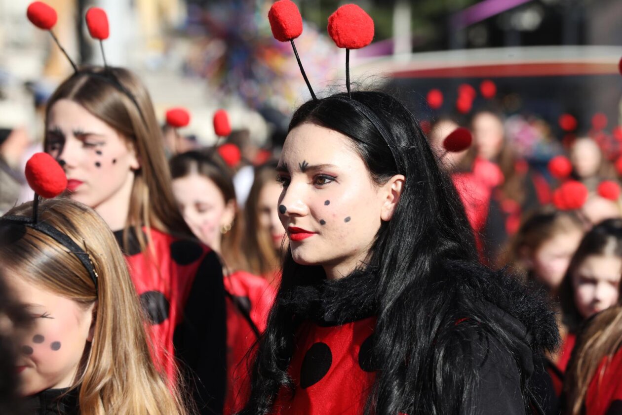 Rijeka: Tisuće maškara na Dječjem karnevalu.