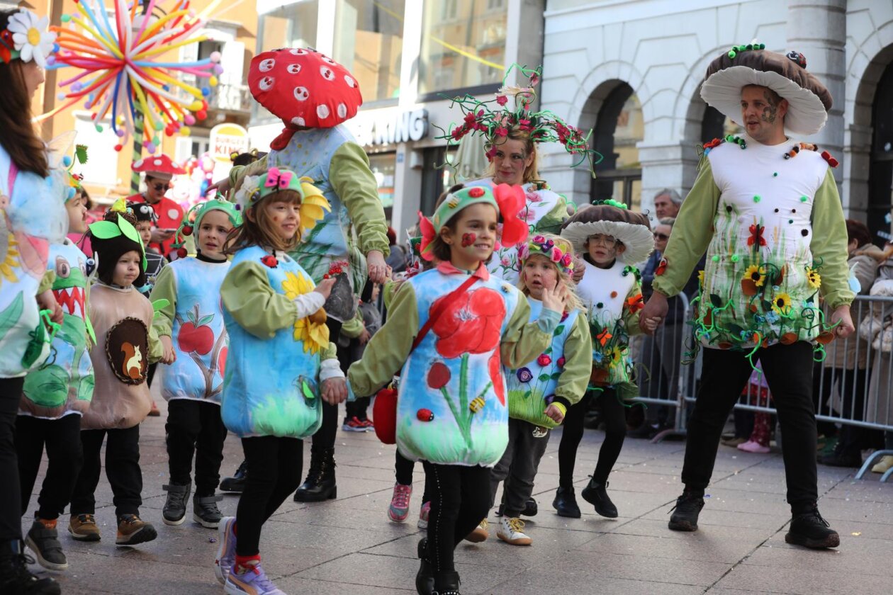 Rijeka: Tisuće maškara na Dječjem karnevalu.