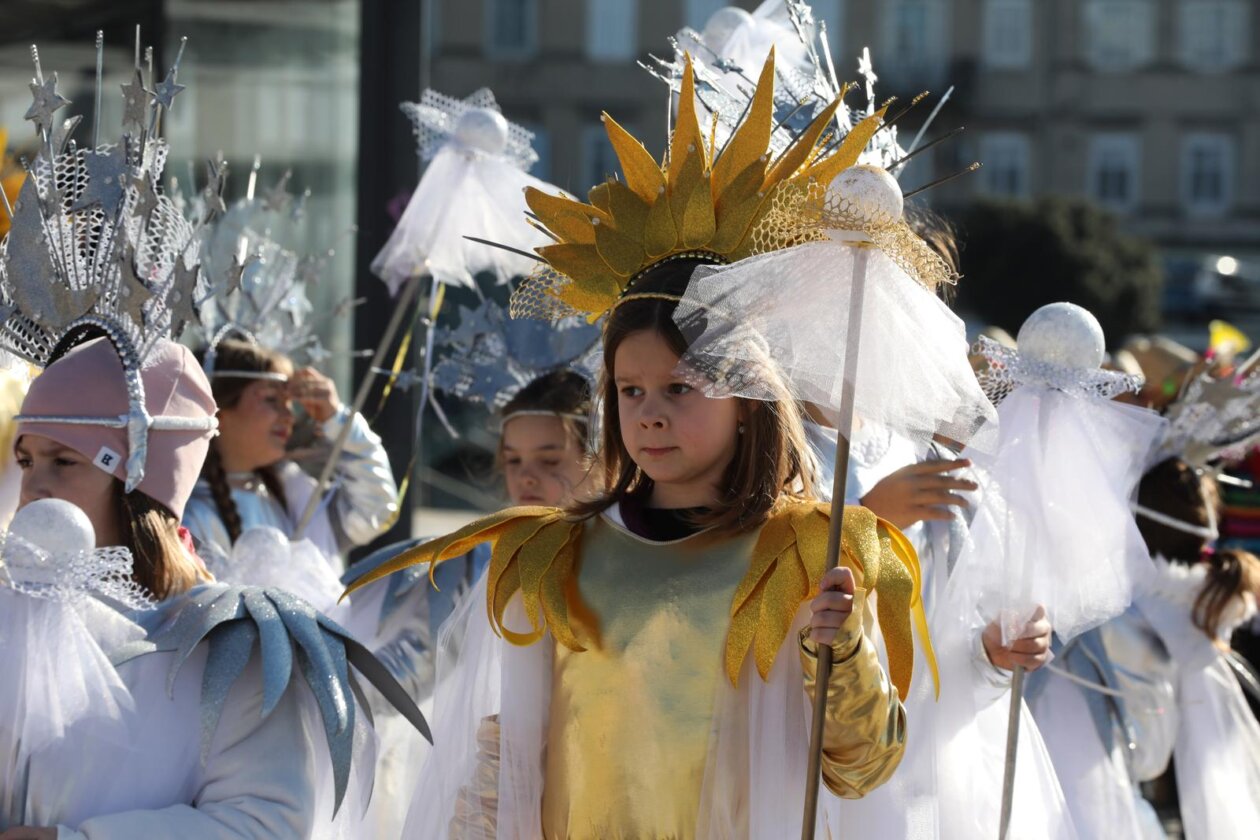Rijeka: Tisuće maškara na Dječjem karnevalu.