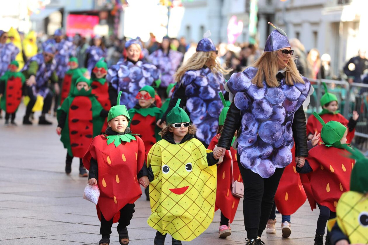 Rijeka: Tisuće maškara na Dječjem karnevalu.