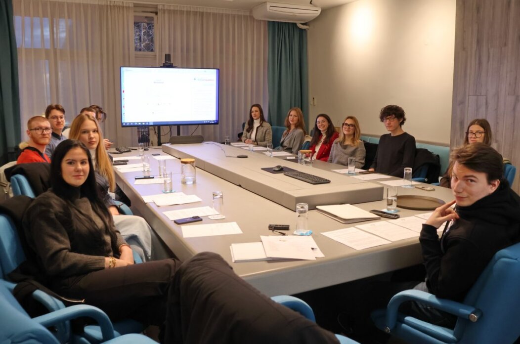 Sjednica-Savjeta-mladih-2-1-1200×800