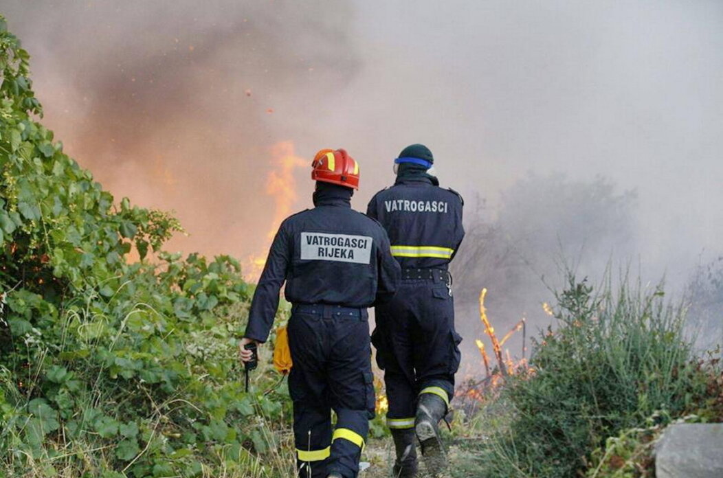 Vatrogasci-na-pozaristu