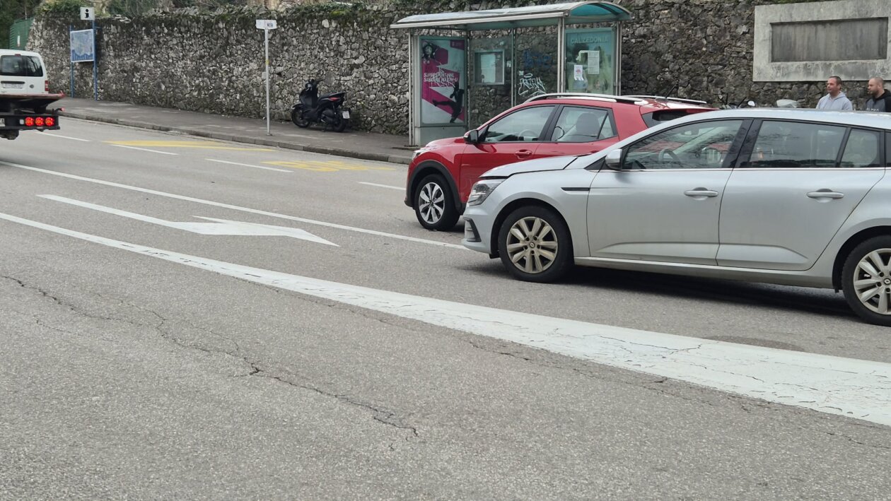 687b7872-f322-4489-8dbd-ffbbf5af7f3c