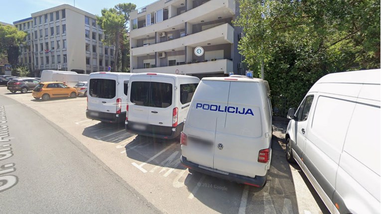 8a2d38a9-dd44-4179-a753-d1a5f66c4004