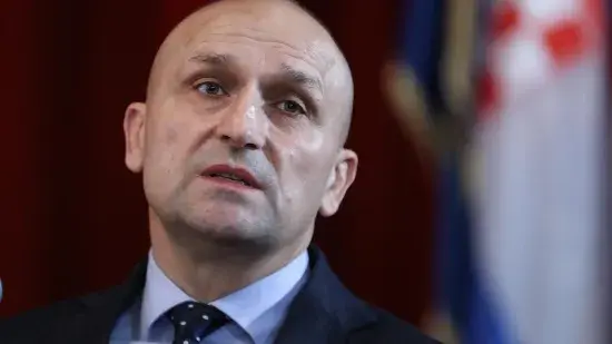 H-3cb90514-062a-4fc1-8570-a5b85bdee6cf-550 H-3cb90514-062a-4fc1-8570-a5b85bdee6cf-550