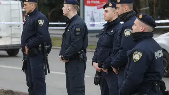 H-dbdfef71-b385-42e4-9b6d-25fb1635e5f7-550 H-dbdfef71-b385-42e4-9b6d-25fb1635e5f7-550