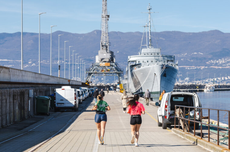 Ilustrativna 25.2.-8640