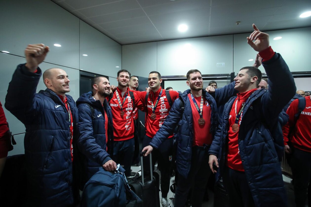 Doček brončanih rukometaša u Zračnoj luci Franjo Tuđman Doček brončanih rukometaša u Zračnoj luci Franjo Tuđman