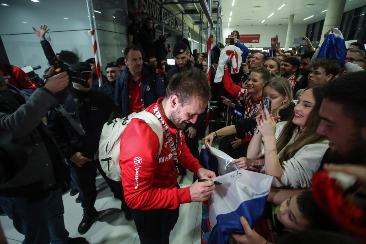 Doček brončanih rukometaša u Zračnoj luci Franjo Tuđman Doček brončanih rukometaša u Zračnoj luci Franjo Tuđman