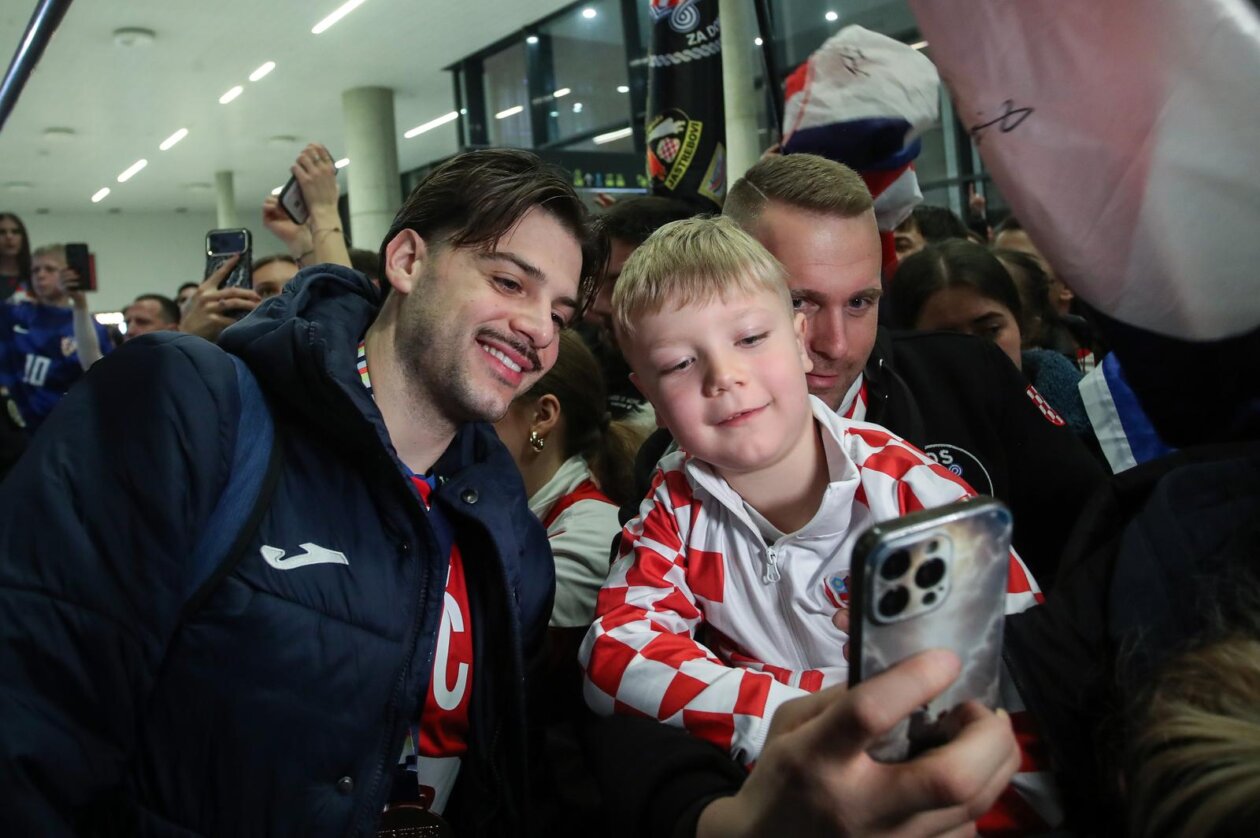 Doček brončanih rukometaša u Zračnoj luci Franjo Tuđman Doček brončanih rukometaša u Zračnoj luci Franjo Tuđman