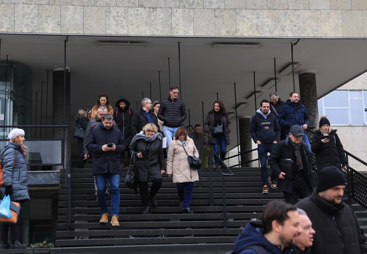 Zagreb: Evakuacija Gradskog poglavarstva zbog dojave o eksplozivnoj napravi Zagreb: Evakuacija Gradskog poglavarstva zbog dojave o eksplozivnoj napravi