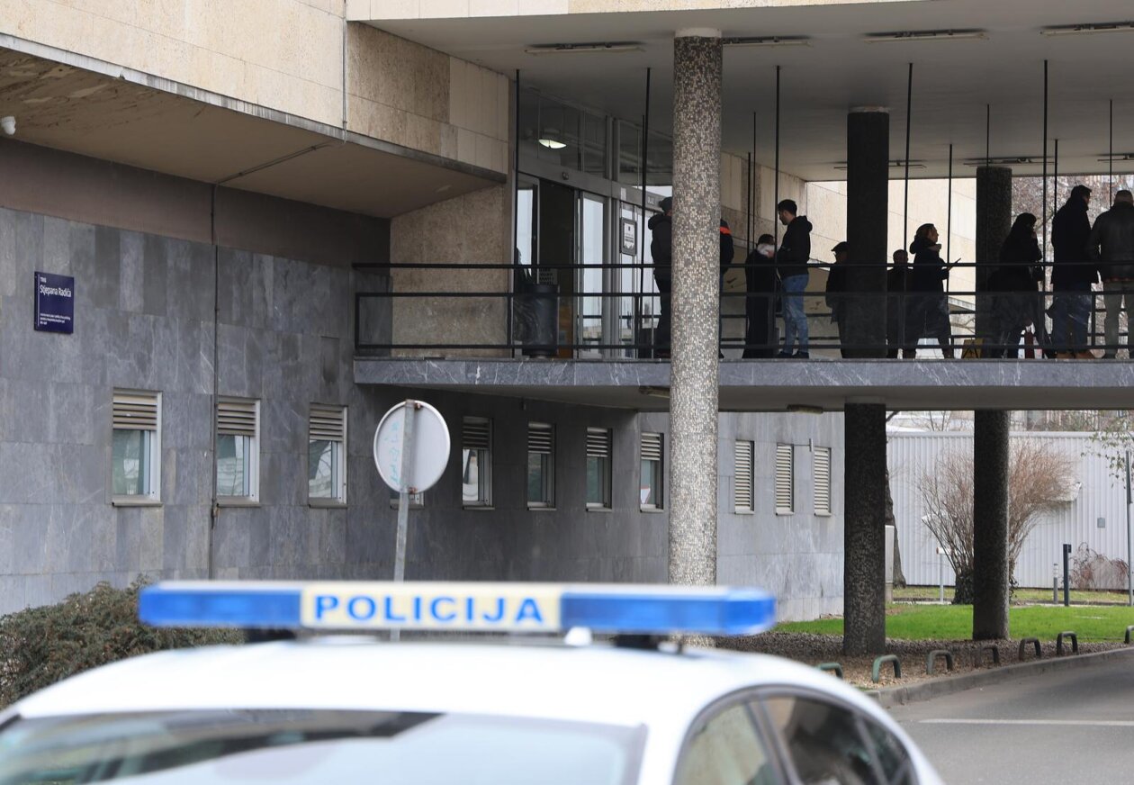 Zagreb: Evakuacija Gradskog poglavarstva zbog dojave o eksplozivnoj napravi Zagreb: Evakuacija Gradskog poglavarstva zbog dojave o eksplozivnoj napravi