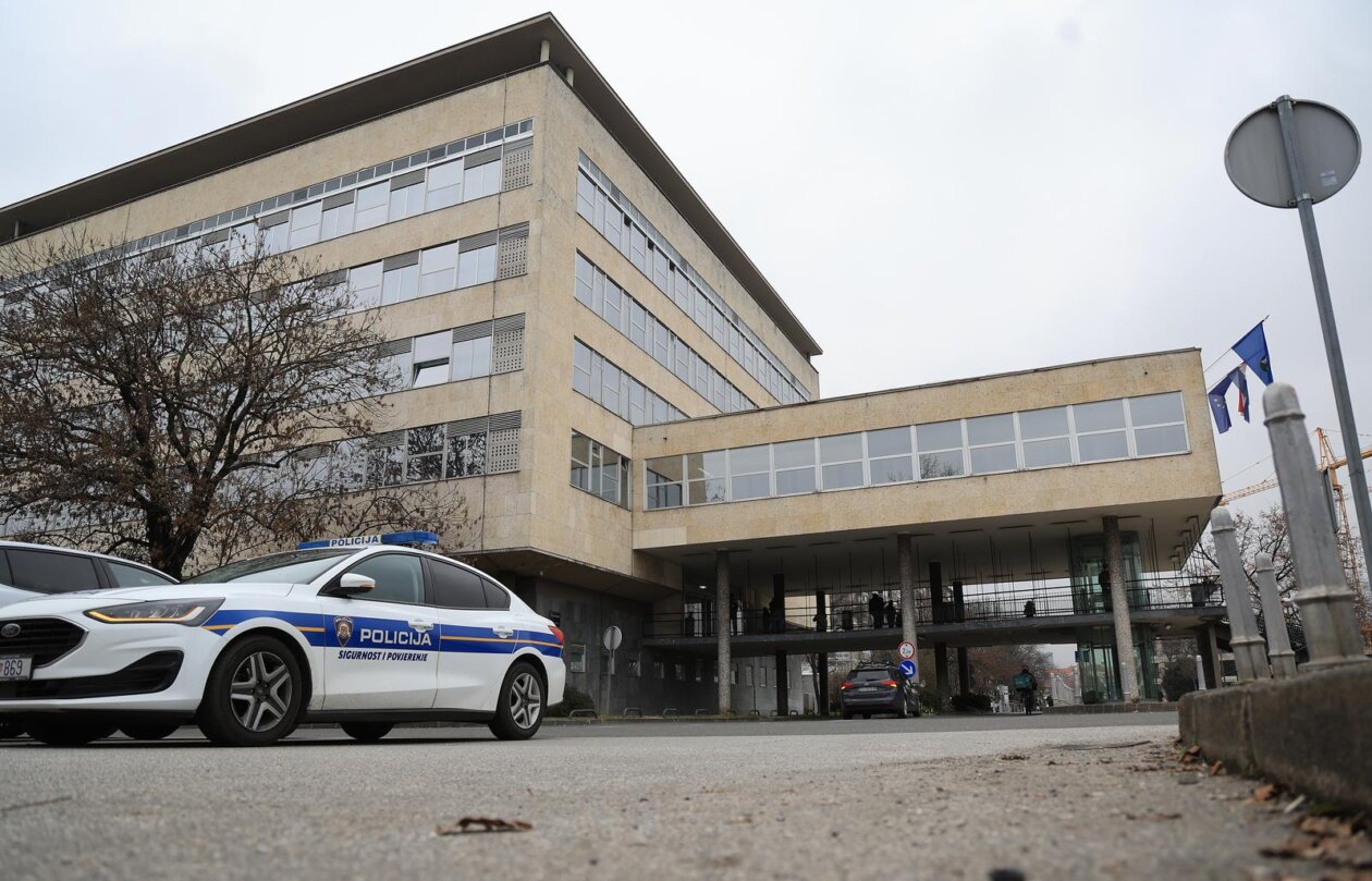 Zagreb: Evakuacija Gradskog poglavarstva zbog dojave o eksplozivnoj napravi Zagreb: Evakuacija Gradskog poglavarstva zbog dojave o eksplozivnoj napravi