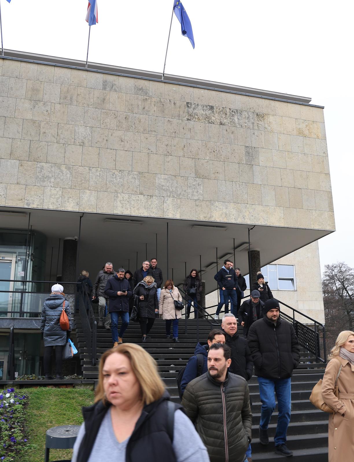 Zagreb: Evakuacija Gradskog poglavarstva zbog dojave o eksplozivnoj napravi Zagreb: Evakuacija Gradskog poglavarstva zbog dojave o eksplozivnoj napravi