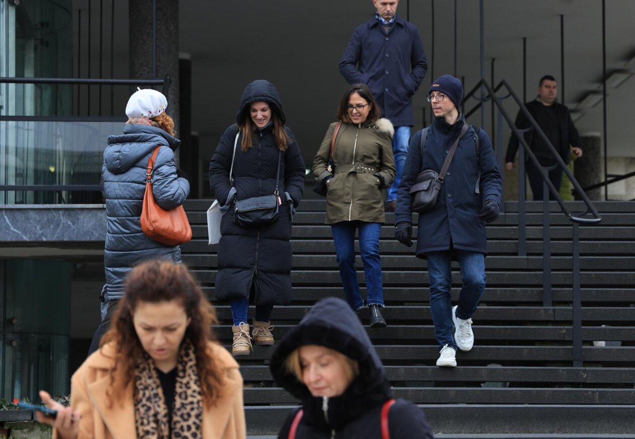 Zagreb: Evakuacija Gradskog poglavarstva zbog dojave o eksplozivnoj napravi Zagreb: Evakuacija Gradskog poglavarstva zbog dojave o eksplozivnoj napravi